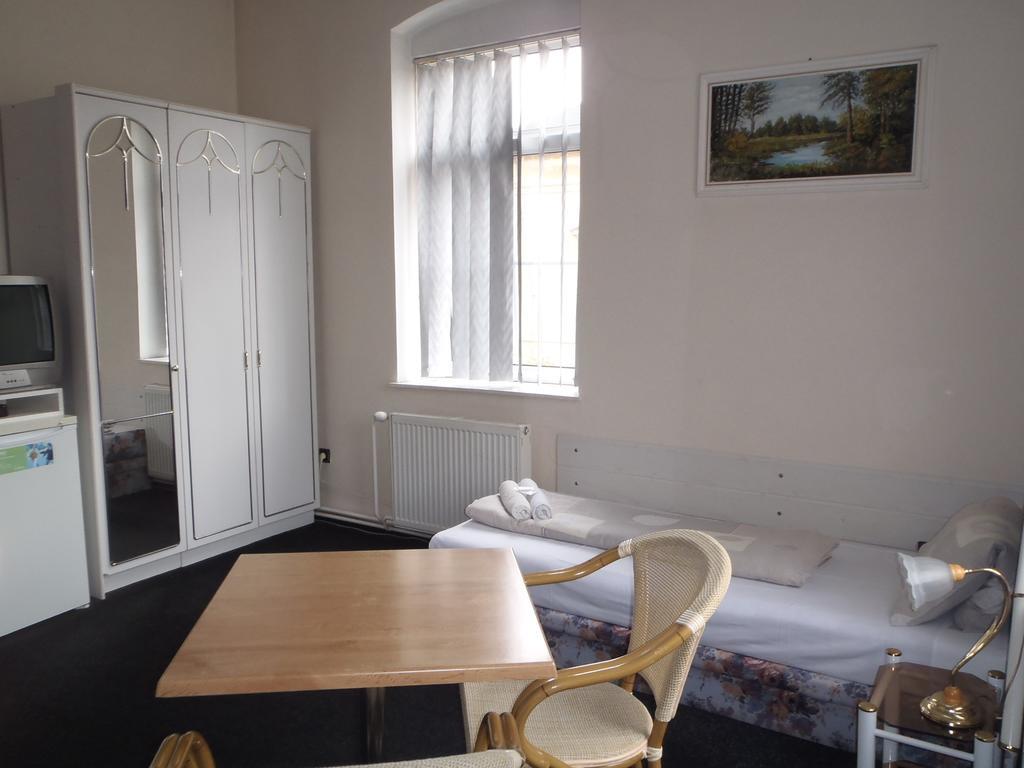 Pension A Restaurace Kulna Chomutov Room photo