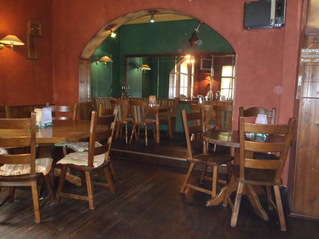 Pension A Restaurace Kulna Chomutov Exterior photo